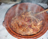 Foto del paso 5 de la receta: Espaguetis con salsa de tomate con aceitunas y alcaparras