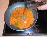 Φωτογραφία βήματος 4 της συνταγής “Carrot Pizza”, με gouda και κόκκινο κρεμμύδι