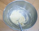 Foto langkah ke 8 dari resep Korean Garlic Cheese Bread.