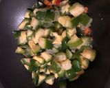 Foto del paso 3 de la receta: Huevos en colchón de vegetales al wok