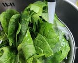 Foto del paso 1 de la receta: Espinacas al vapor para preparar revuelto de espinaca y huevo