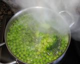 Foto del paso 1 de la receta Guisantes y brócoli con merluza desmenuzada