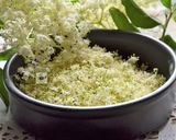 Une image de l'étape 1 de Petit pot de crème  parfumée à la fleur de sureau noir.