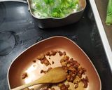 A picture of step 2 of Sausage Tagliatelle.