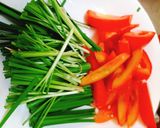 Hình bước làm 2 của món Tim gà xào giá hẹ