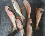 Foto del paso 2 de la receta: Arroz seco con salmonetes