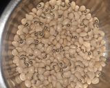 A picture of step 1 of Black eyed pea curry.