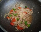 รูปขั้นตอนการทำที่ 4 ของ หอมหัวใหญ่ผัดหมูสับพริกหวาน