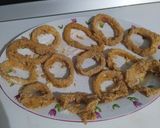 A picture of step 6 of Crispy onion rings.