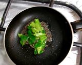 A picture of step 6 of Bread uttapam.