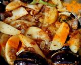 भरवाँ बैंगन और आलू की सब्जी (bharva baingan aur aloo ki sabzi recipe in Hindi) रेसिपी चरण 4 फोटो