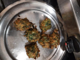 મેથીના ગોટા (Methi Gota Recipe In Gujarati)