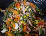 Foto langkah ke 3 dari resep Tumis kacang wortel dan tongkol.