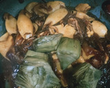 Foto del paso 5 de la receta: Calamarcitos con cebolla caramelizada 🧅 y alcachofas confitadas