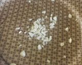 Foto del paso 3 de la receta: ENSALADA TIBIA DE ESPINACAS🥬SALTEADAS CON PAPINES🥔(AL PIMENTÓN)😋👏😋
