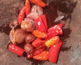 Foto langkah ke 2 dari resep 10. Ikan Asin Keranjang Sambal Tomat.