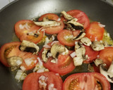 Foto del paso 3 de la receta: Tortilla rápida de tomate, champiñones y cebolla