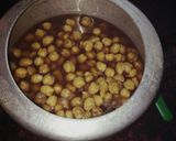 A picture of step 2 of Chane ki dal ka chilla With boiled Chhole.