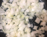 Foto del paso 2 de la receta: Potaje de garbanzos con calamares 🦑 y almejas