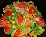 তাওয়া পিজ্জা (tawa pizza recipe in Bengali) রেসিপির ধাপ 2 ছবি