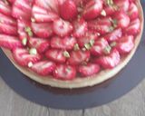 Une image de l'étape 12 de TARTE AUX FRAISES-PISTACHES.