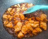 Foto langkah ke 5 dari resep Ayam Goreng Tepung Saus Kecap Pedas.