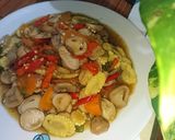 Foto langkah ke 4 dari resep Tumis jamur ceria.
