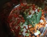 Foto del passaggio 1 della ricetta Zuppa di cavolo viola e fagioli borlotti