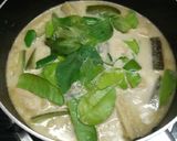 รูปขั้นตอนการทำที่ 4 ของ แกงเขียวหวานไก่ใส่มะเขือยาว