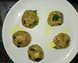 A picture of step 3 of Aloo bonda.