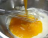 Foto del paso 3 de la receta: Magdalenas de maracuyá