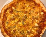 Foto del paso 9 de la receta: Pizza rápida: Quesos, tomate, frankfurt y jamón dulce