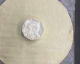 Foto del passaggio 1 della ricetta Torta salata con cuore fondente di Brie o Camembert