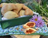 Foto del paso 4 de la receta: Empanaditas de dulce con masa de queso💫
