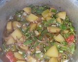 A picture of step 4 of Aloo saim phali.