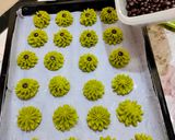 Foto langkah ke 3 dari resep Matcha Butter Cookies.