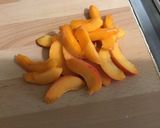 Une image de l'étape 6 de Charlotte aux abricots, orange et manzana.