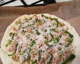 صورة لخطوة 3 من وصفة بيتزا شهيه بالصلصه جبن 🍕