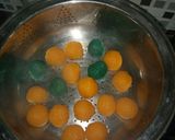 Foto langkah ke 4 dari resep Bola bola singkong ceria.