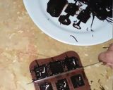 A picture of step 3 of Pomegranate chocolate bites.