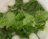 A picture of step 2 of Garlic and spinach khichadi.
