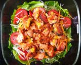 Hình bước làm 3 của món Salad cá hồi trộn sốt cam
