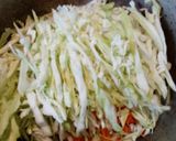 Foto del paso 2 de la receta: Arrolladitos primavera (de repollo y zanahoria)