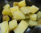 Foto del paso 3 de la receta: Butifarra con papas rústicas crocantes al curry