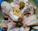 Foto langkah ke 2 dari resep Ayam goreng bawang putih kecap.