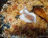 Foto del paso 4 de la receta: Arroz con manitas de conejo, cigalas, sepia y langostinos