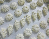 Foto langkah ke 5 dari resep Kue Bangkit Santan.