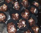 Foto langkah ke 2 dari resep Kue Kurma Coklat Lebaran Simpel.