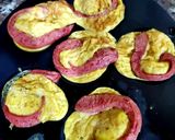 A picture of step 3 of Egg sausage Cups.