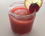 Foto del paso 3 de la receta: Limonada con fresas y manzana